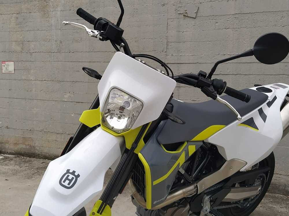 Husqvarna Supermoto  a 10.990€ - immagine 4