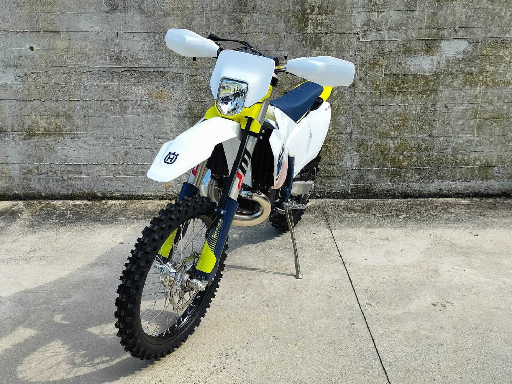 Husqvarna 300  a 12.215€ - immagine 3