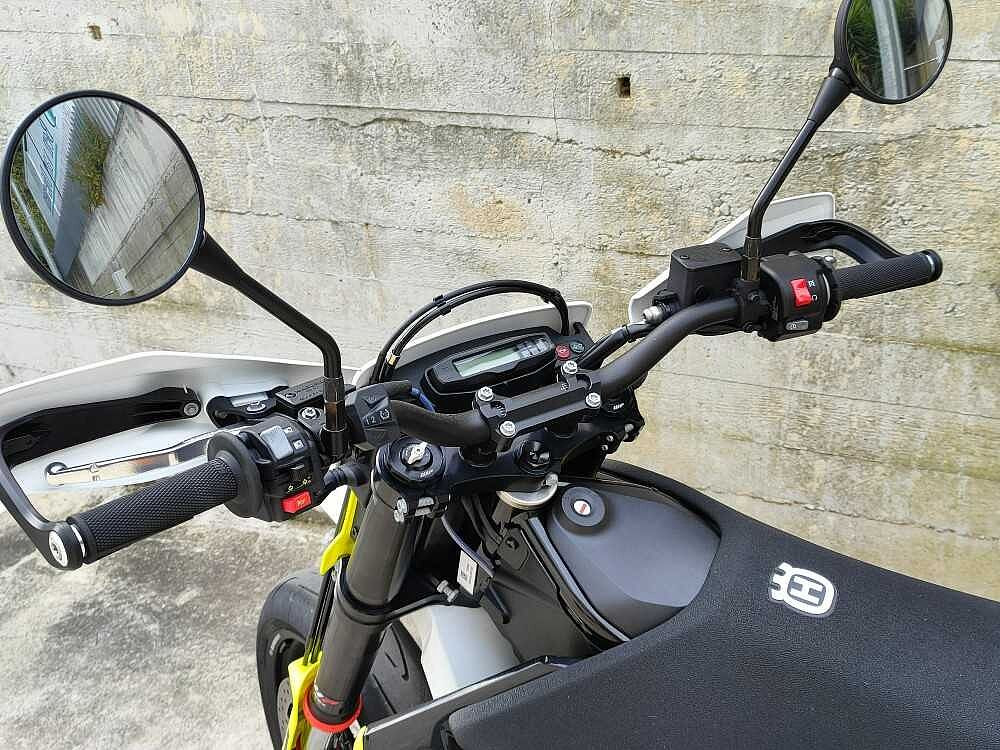 Husqvarna Supermoto  a 12.450€ - immagine 7