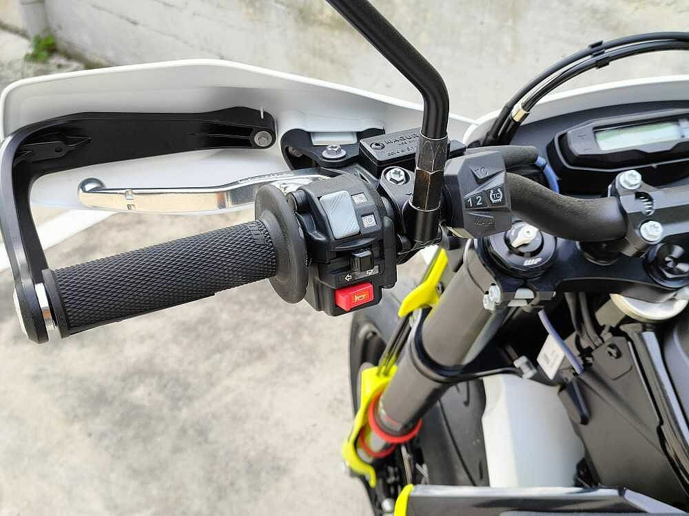 Husqvarna Supermoto  a 12.450€ - immagine 8