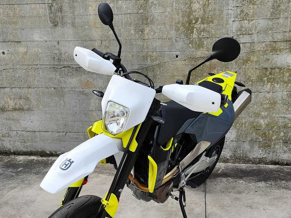 Husqvarna Supermoto  a 12.450€ - immagine 4