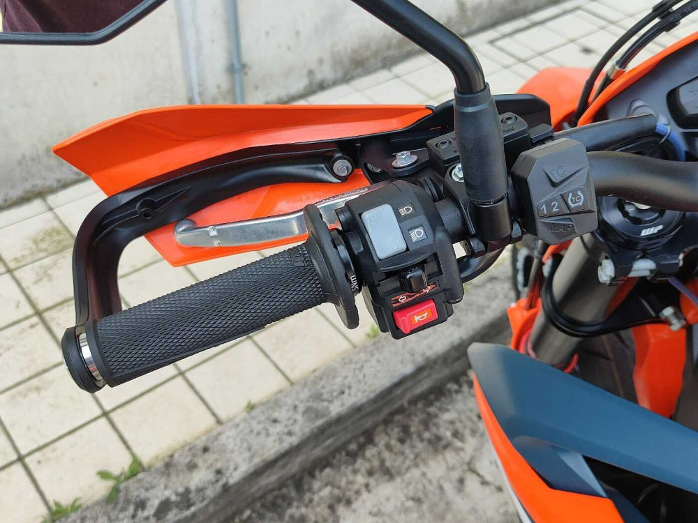 KTM SMC R  a 12.450€ - immagine 10