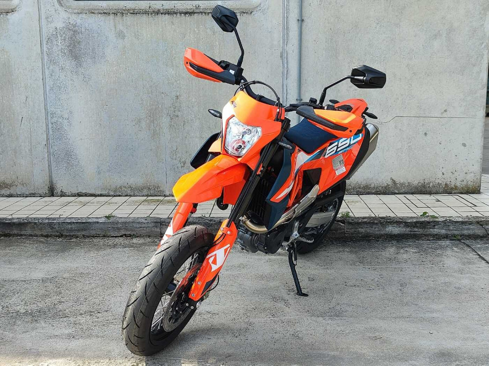 KTM SMC R  a 12.450€ - immagine 3