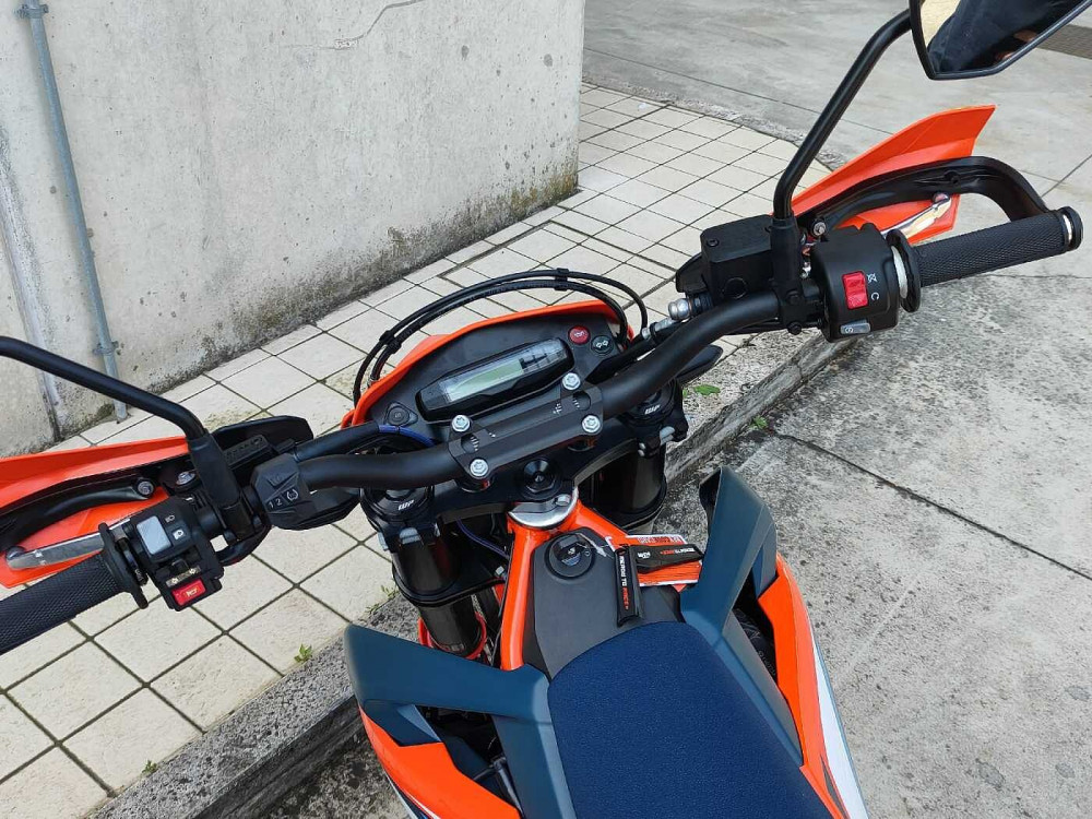 KTM SMC R  a 12.450€ - immagine 9