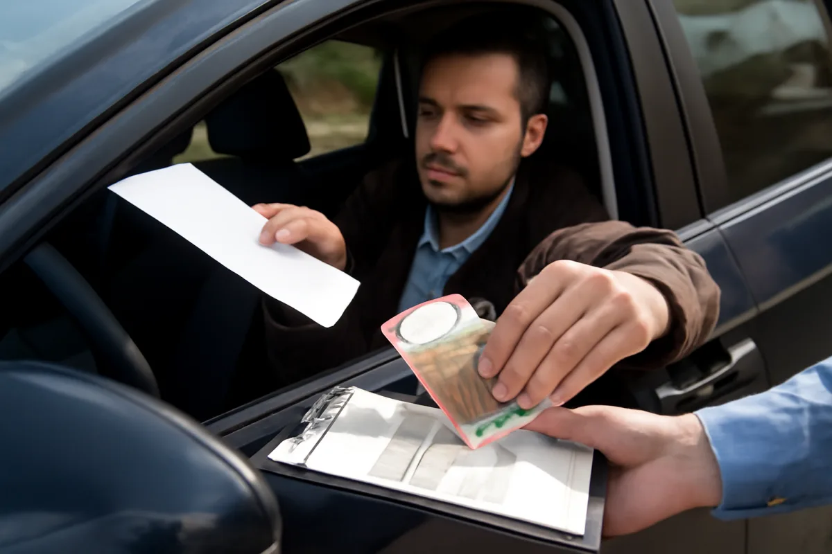Assicurazione auto: il trucco che può abbassare la polizza