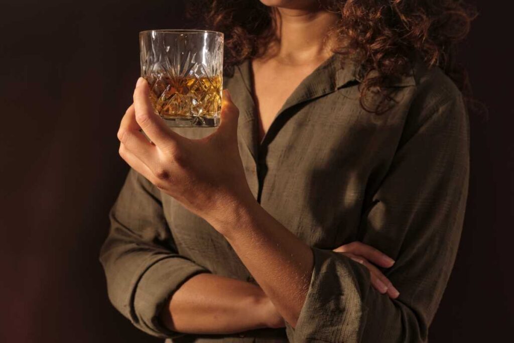 Ecco quale alcolico è davvero benefico per il cuore: scopri le dosi consigliate