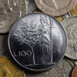 Moneta da 500 lire d'argento del 2025, simbolo di aumento di valore recente.