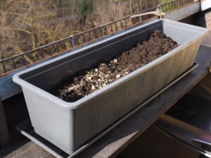 Compostiera sul balcone: ecco come farla e ridurre i rifiuti del 50%