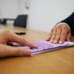 Grafico informativo sulle pensioni minime 2026 e rimborsi per chi guadagna meno di 600€.