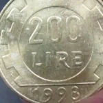 Moneta da 500 lire bimetalliche, simbolo di valore collezionistico, su sfondo neutro.