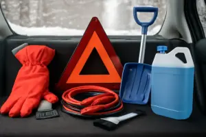Quali accessori servono in auto d’inverno? La lista anti-imprevisti che tanti trascurano